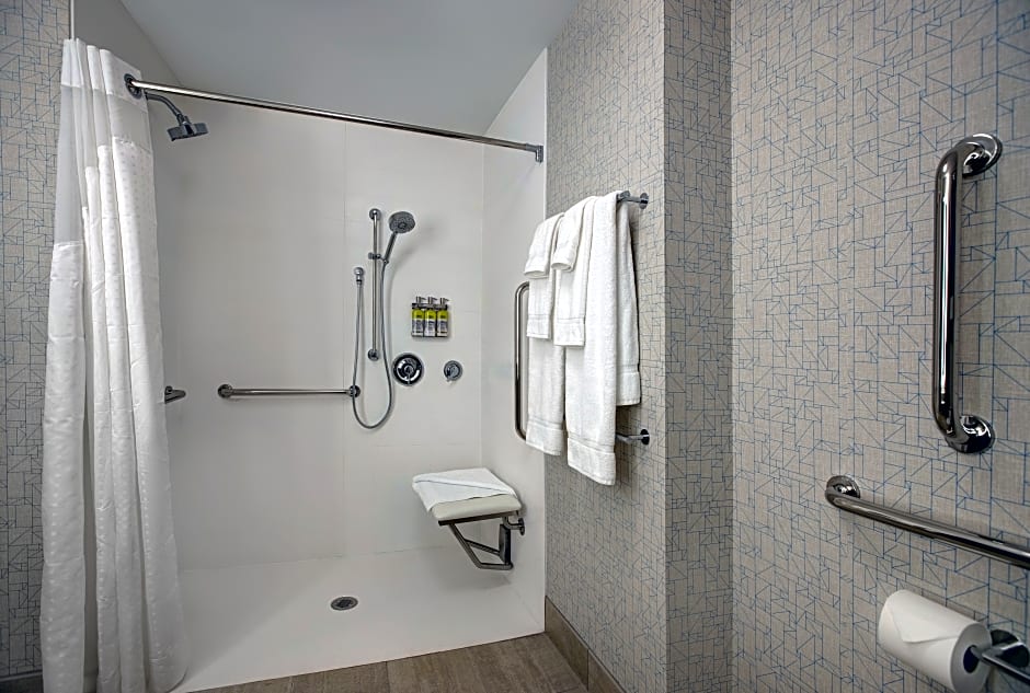 Holiday Inn Express Milwaukee Downtown By IHG