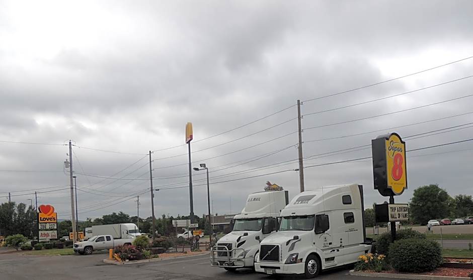 Super 8 by Wyndham Mifflinville Near Bloomsburg