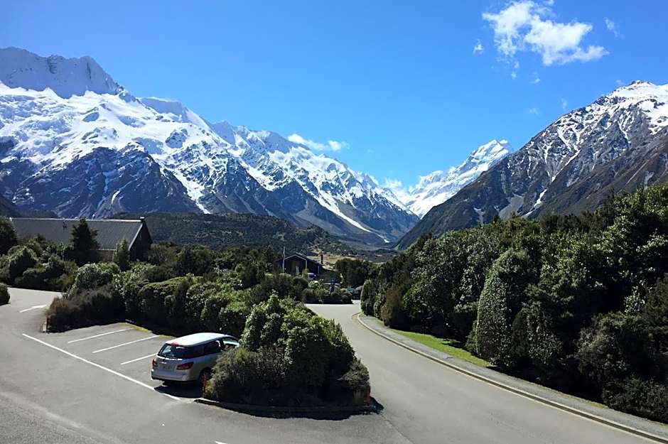 Aoraki Mount Cook Alpine Lodge