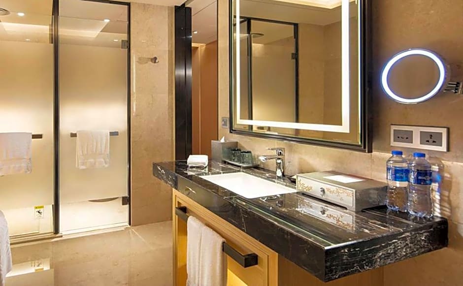 DoubleTree by Hilton Anshun