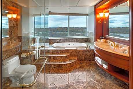 Queen Room with Whirlpool