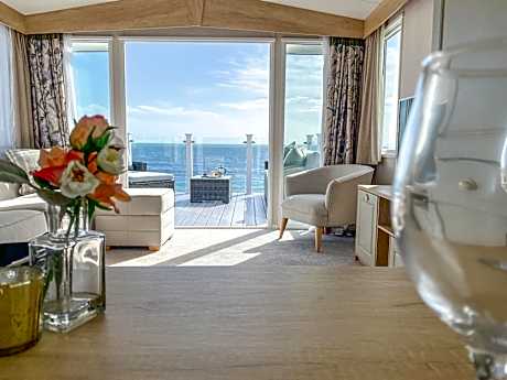 Swift Mosselle Pitch 24 Creek Caravan Park dog friendly