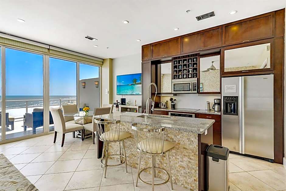 XL Terrace, Lazy River, I-O Pools, Game Room, Spa, Beach, Luxury 2-2 Penthouse!
