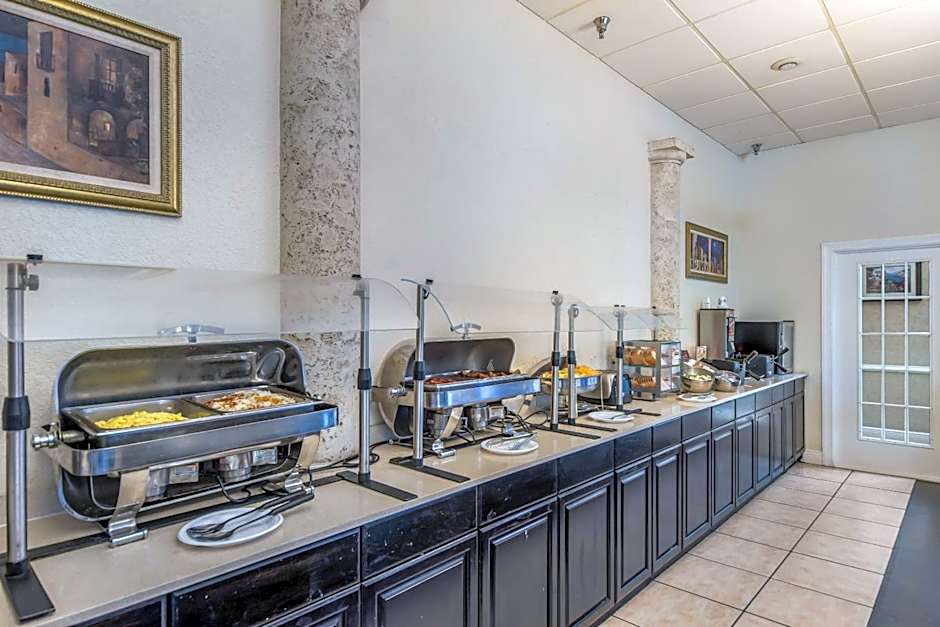 Clarion Inn & Suites Central Clearwater Beach