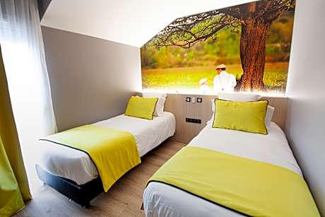 FAMILY ROOM STANDARD