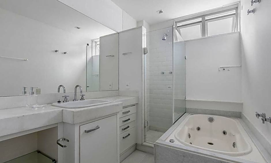 Tabas Maravilhoso apê 3 quartos Leblon LB0035