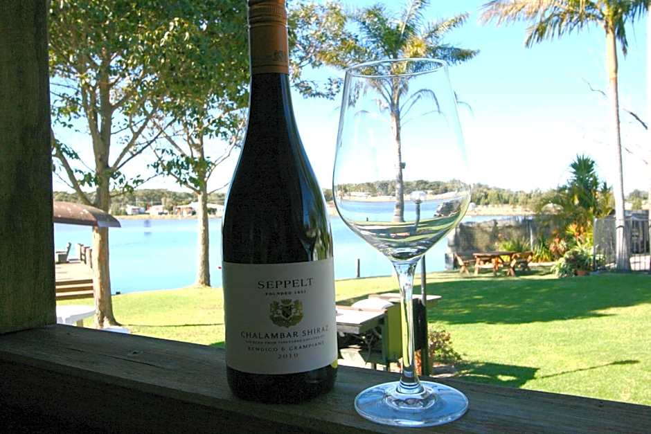 Lake Edge Apartments