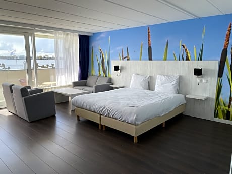 luxury double room bath and balcony