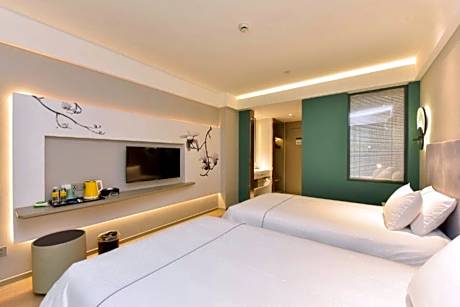 WH - Jingyi Bed Room