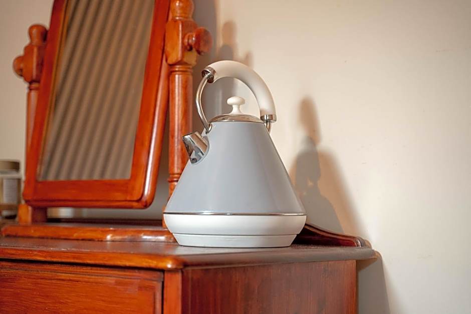 Prime location rooms in high street