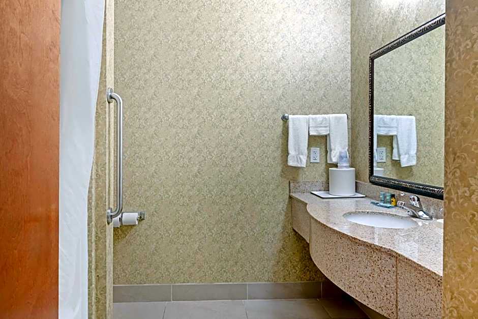 Best Western Plus Bradbury Inn & Suites