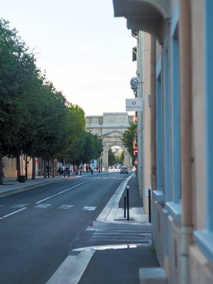 KYRIAD ORANGE Centre Ville - HOTEL RESTAURANT BAR - Galerie d'Art des Princes - Provence Alpes Côte d'Azur - France - Proche A7-A9 - exit21- Châteauneuf-du-Pape Avignon Bollene Nimes Valence - 24h-24h