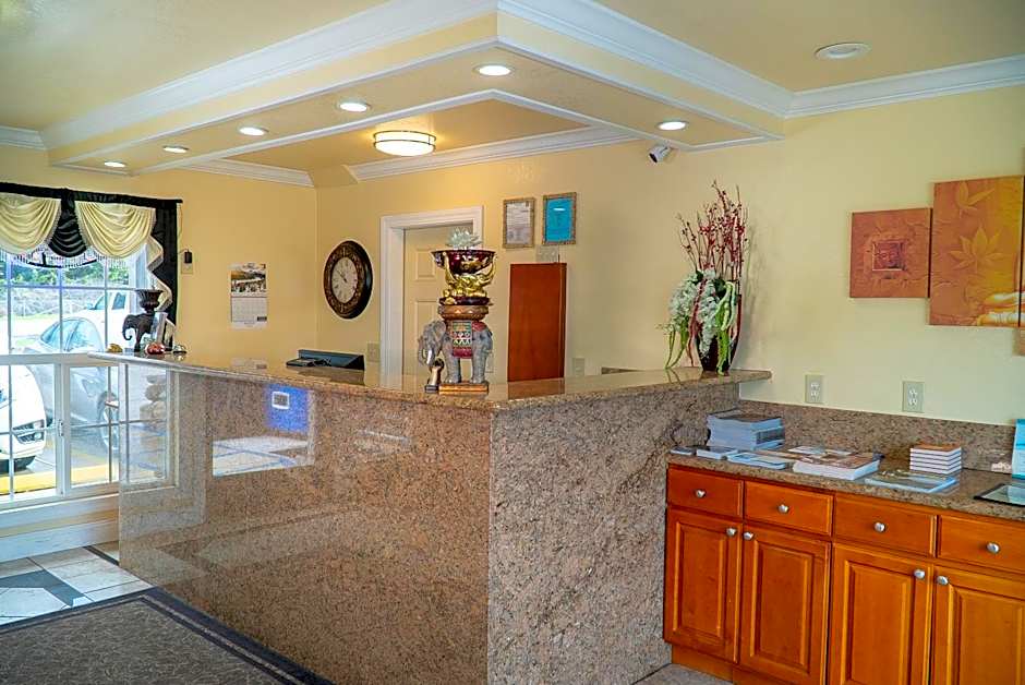 Sea Breeze Inn - San Simeon