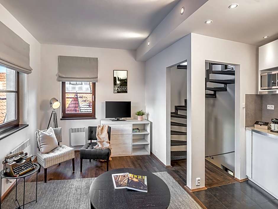 4 Arts Apartments by Adrez