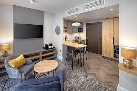 King Studio with Kitchenette and Ergonomic Flex Space