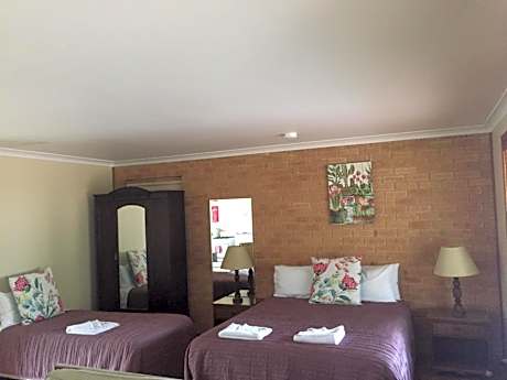 Travellers Rest Motel