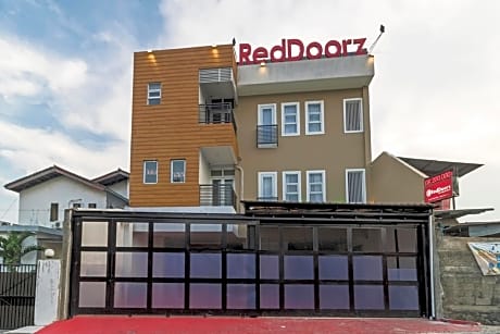RedDoorz Plus @ Cipete Damai