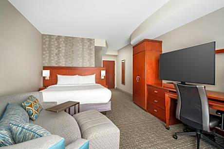 King Room with Roll-In Shower - Mobility Access/Hearing Accessible