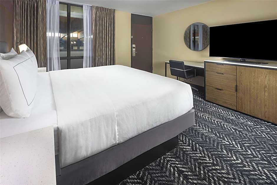 DoubleTree by Hilton Manhattan, KS