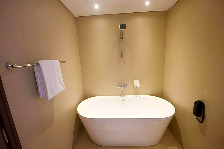 Carnelian Muscat - Airport Hotel