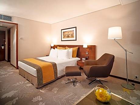 Standard King Room with Balcony and Garden View