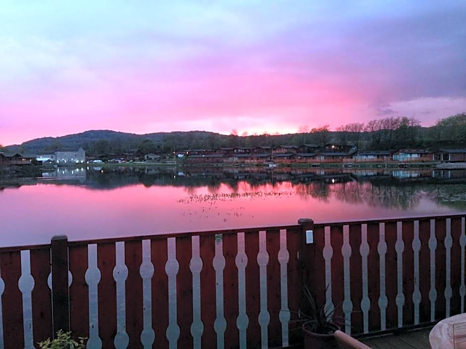 Gressingham 9 - South Lakes Leisure Village - lodge on the lake