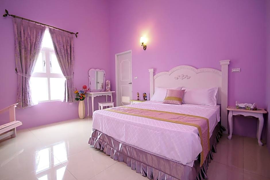 Decoupage Manor