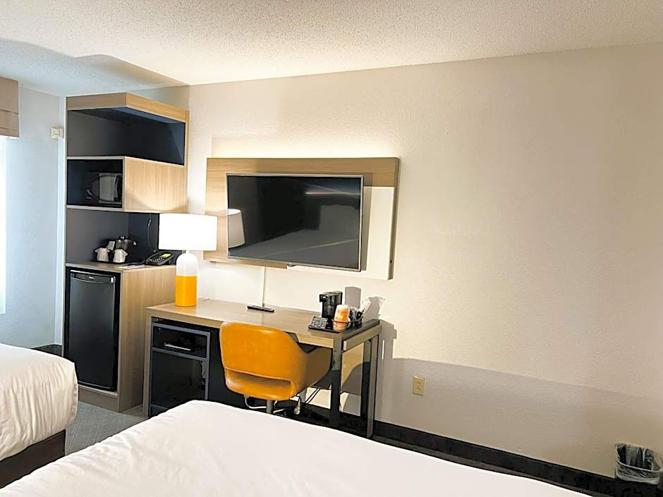 Comfort Inn & Suites Sheboygan I-43