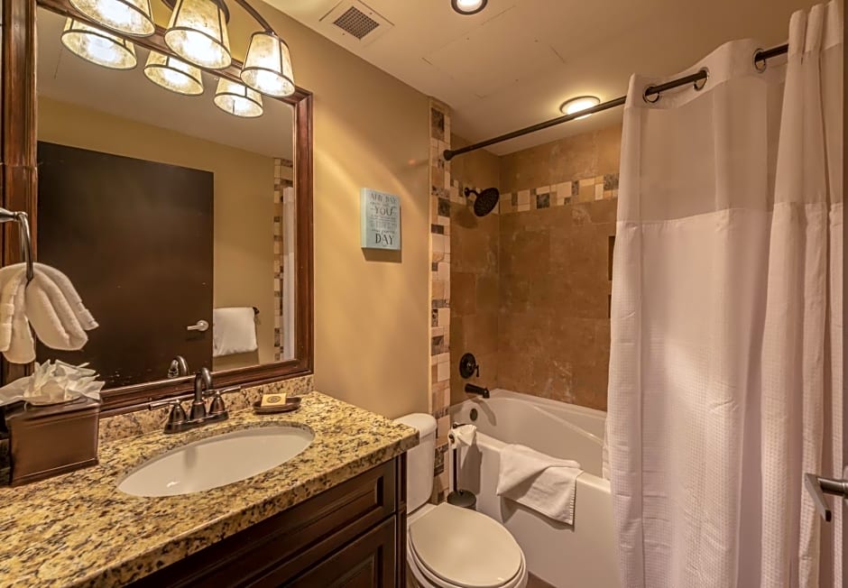 Sundial Lodge Larger Penthouse by Canyons Village Rentals