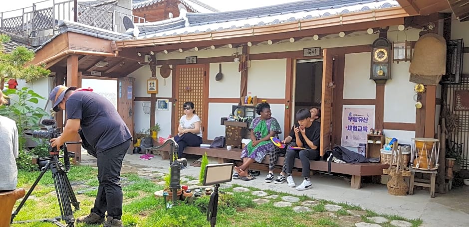 Hanulgiwa Hanok Stay