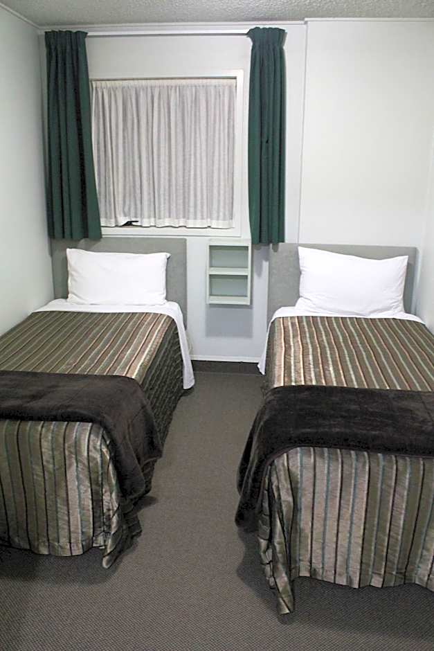 Edgewater Motor Lodge