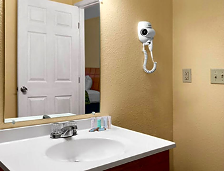Travelodge by Wyndham Clovis