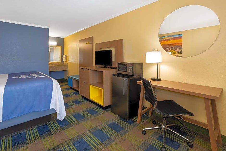Days Inn by Wyndham Alamogordo White Sands