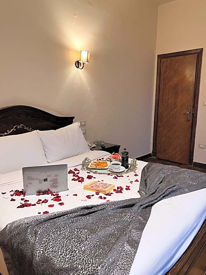 Hyde Park House Hotel