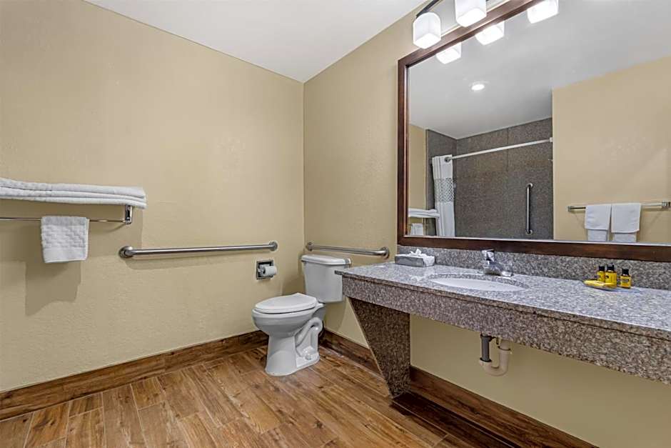 Best Western Plus Shamrock Inn & Suites