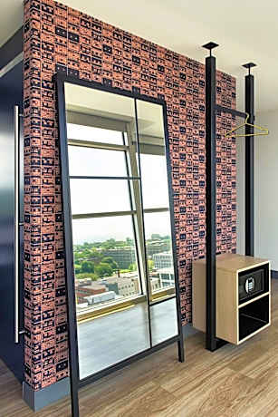 Savvy Suite, Suite, 1 King