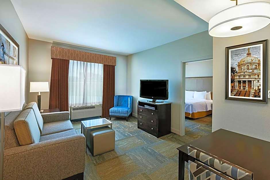 Photo 1 of 4 of 1 Bedroom 1 King Bed Suite
