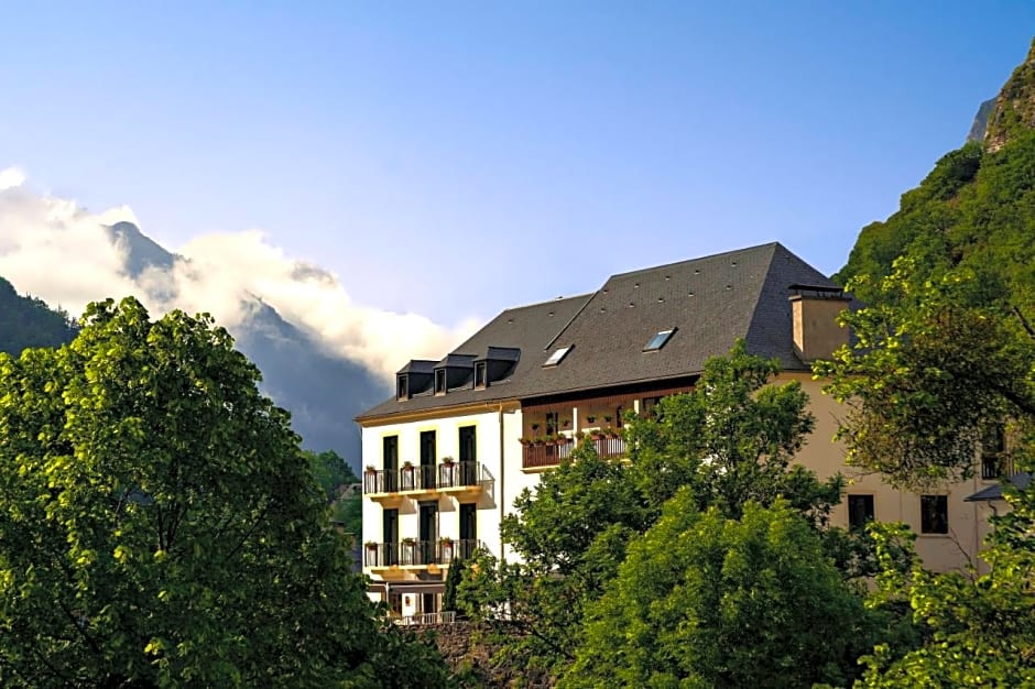 Logis Hotel La Breche De Roland