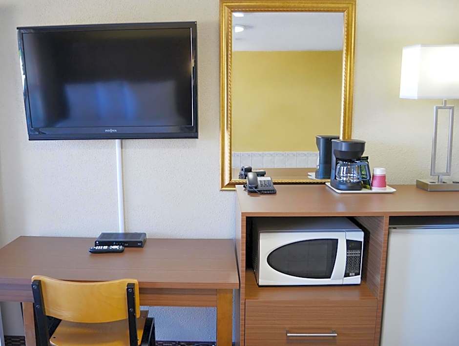 Motel 6 Campbellford, ON