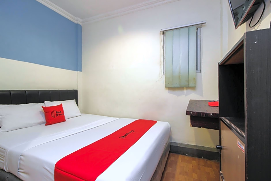 RedDoorz near Bethesda Manado