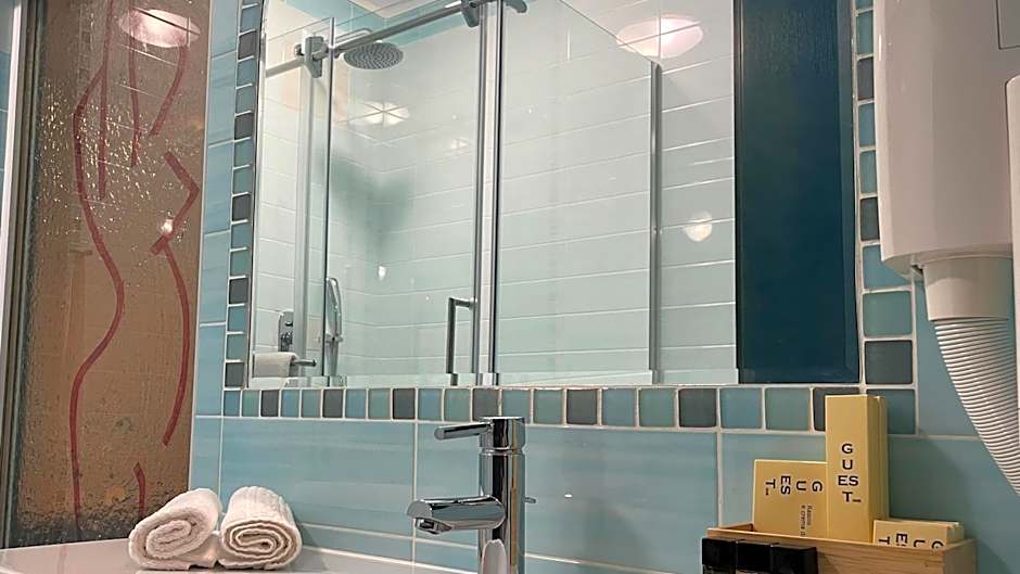 MADONCA ROOMS & RESTAURANT