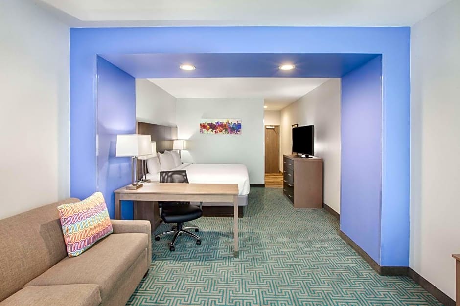 La Quinta Inn & Suites by Wyndham Dallas - Duncanville