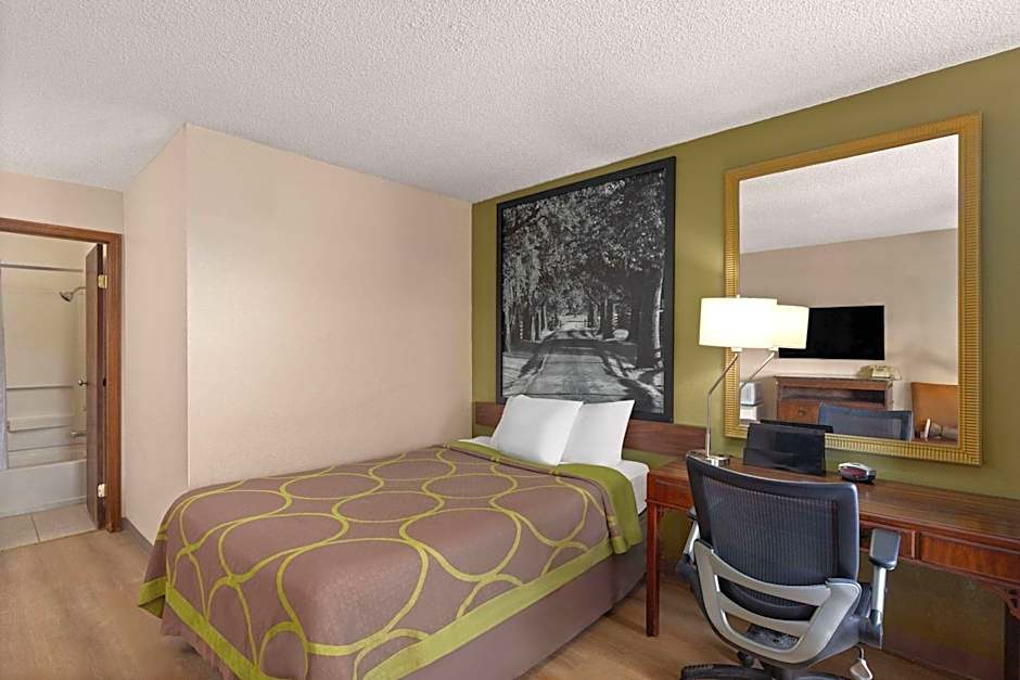 Super 8 by Wyndham Fort Mitchell Cincinnati Area