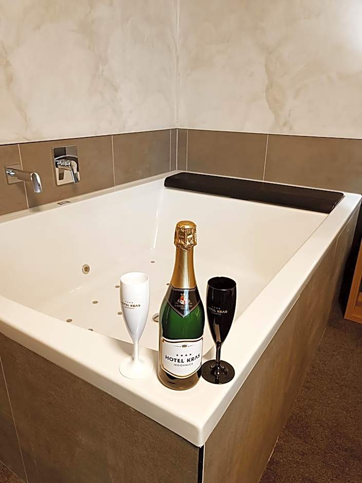 Photo 1 of 1 of Jetted Tub