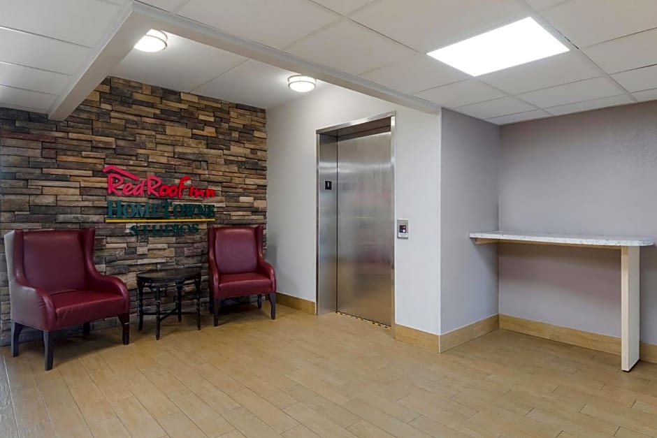 HomeTowne Studios by Red Roof San Antonio - SeaWorld Northwest