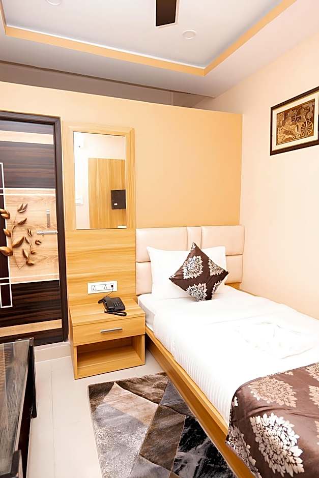 Photo 1 of 7 of Single Room