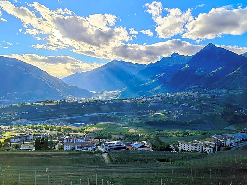 Schenna Garni Eden Bed & Breakfast