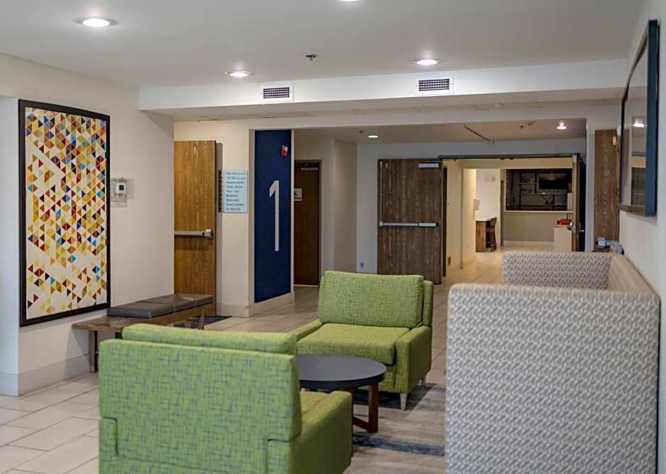 Holiday Inn Express Hotel & Suites Torrington By IHG