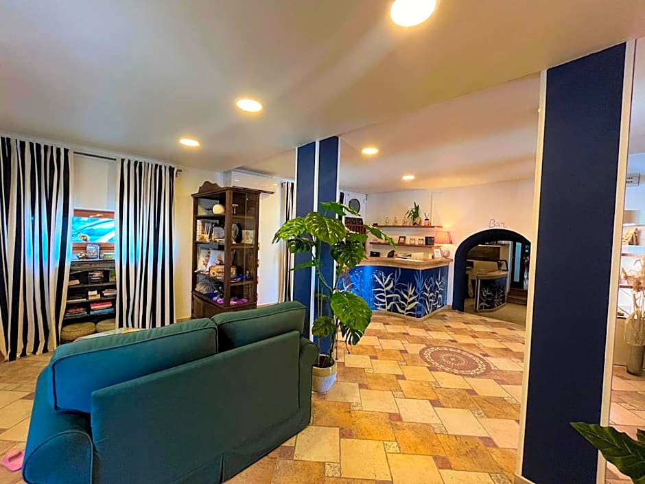 B&B Marina Sleep And Ship