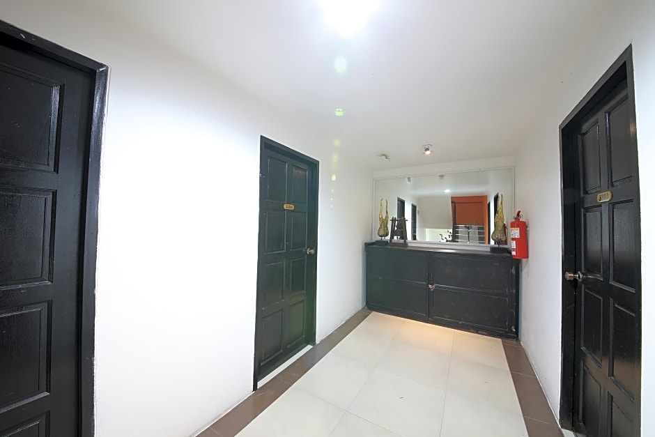 OYO 126 Patong Station House